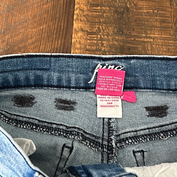 Lot of 2 pair of Pinc Distressed Jean Shorts Size 8 - Picture 7 of 7